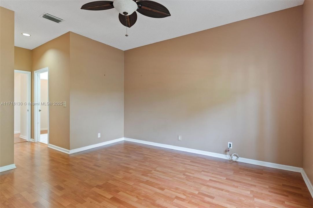 For Sale: $430,000 (2 beds, 2 baths, 1834 Square Feet)