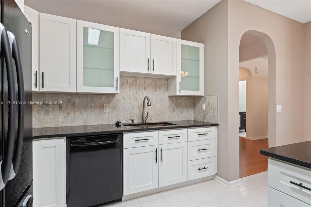 For Sale: $430,000 (2 beds, 2 baths, 1834 Square Feet)