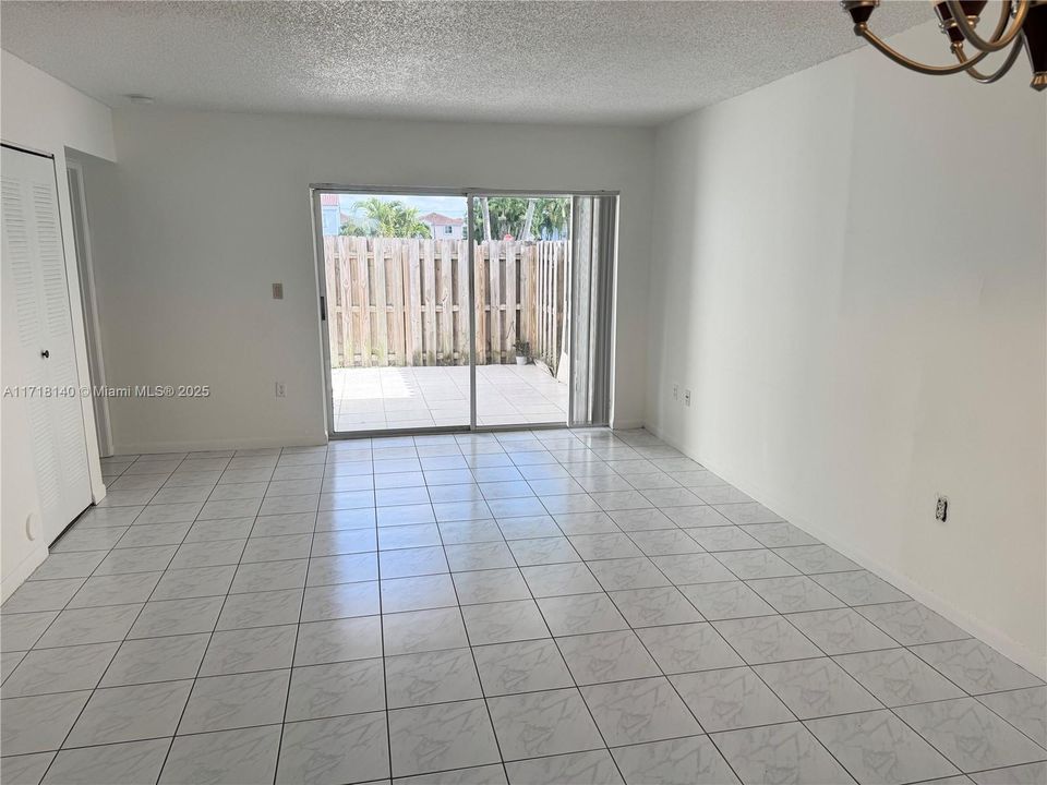 For Rent: $2,695 (3 beds, 2 baths, 1090 Square Feet)