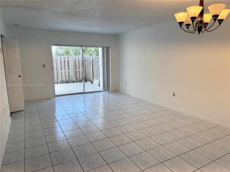 For Rent: $2,695 (3 beds, 2 baths, 1090 Square Feet)