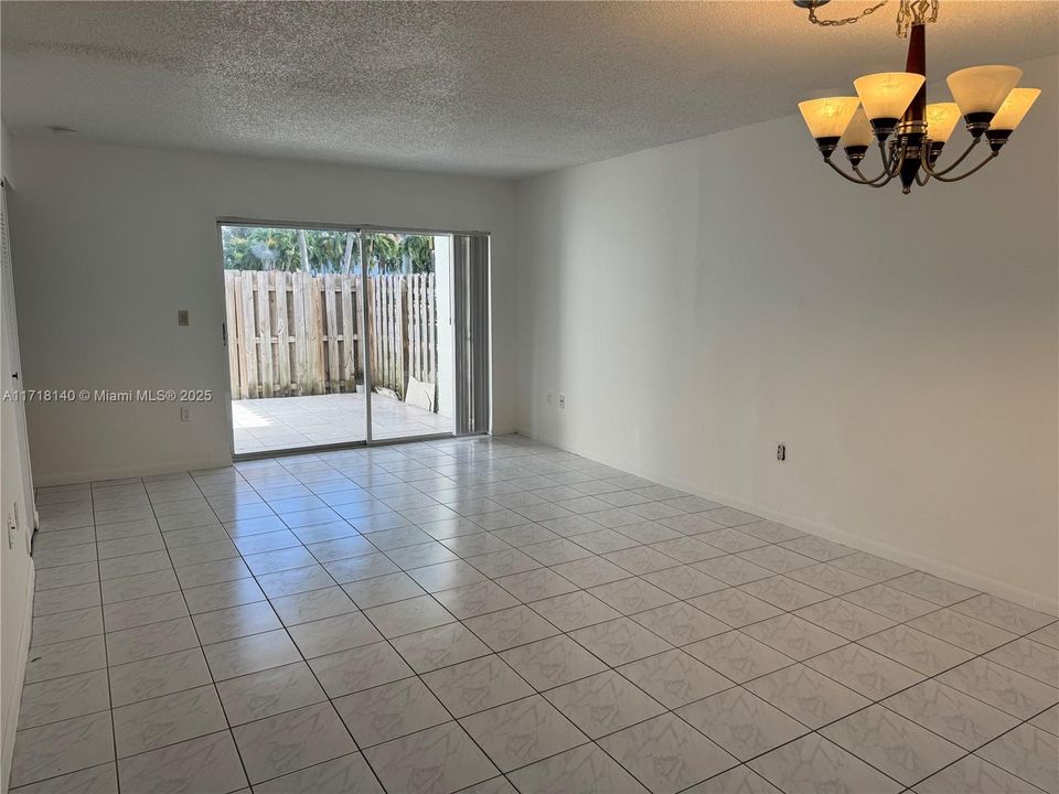 For Rent: $2,695 (3 beds, 2 baths, 1090 Square Feet)