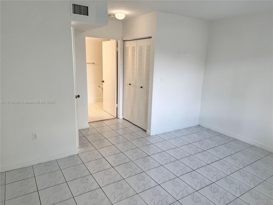 For Rent: $2,695 (3 beds, 2 baths, 1090 Square Feet)