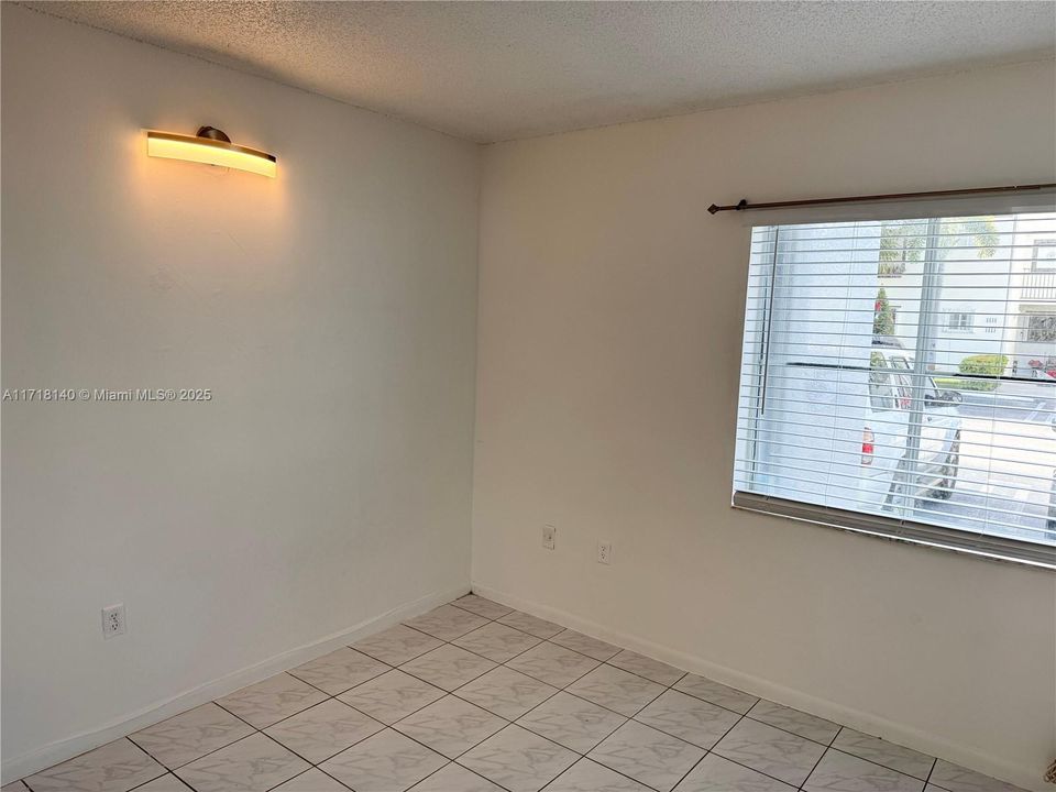 For Rent: $2,695 (3 beds, 2 baths, 1090 Square Feet)