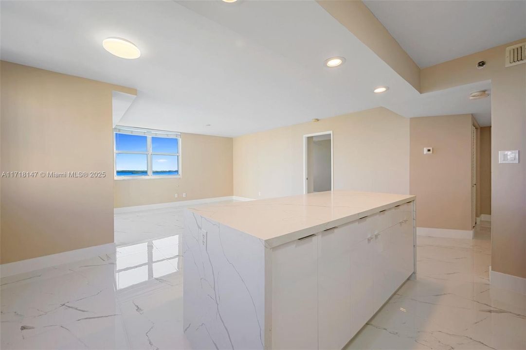 For Sale: $650,000 (2 beds, 2 baths, 1065 Square Feet)