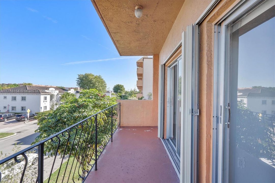 For Sale: $269,900 (2 beds, 2 baths, 1080 Square Feet)