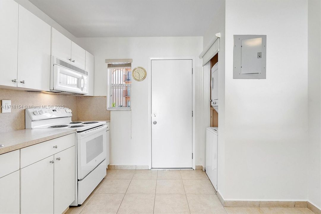 For Sale: $269,900 (2 beds, 2 baths, 1080 Square Feet)