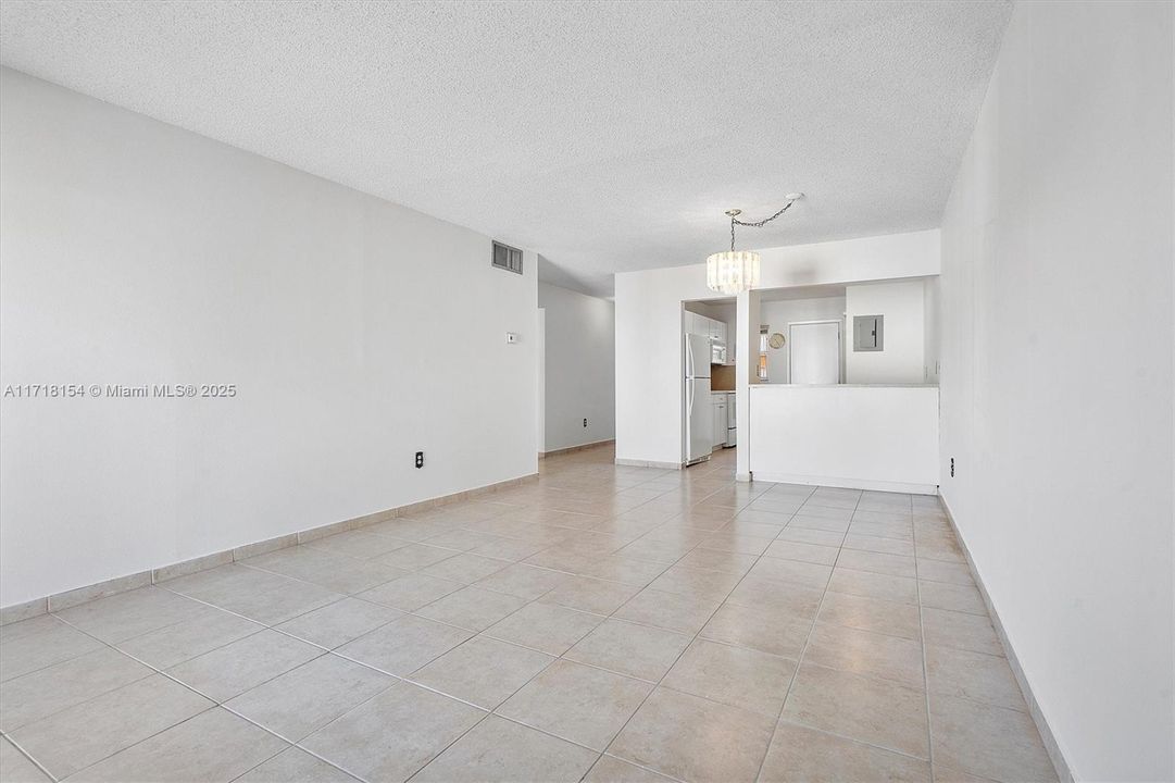 For Sale: $269,900 (2 beds, 2 baths, 1080 Square Feet)