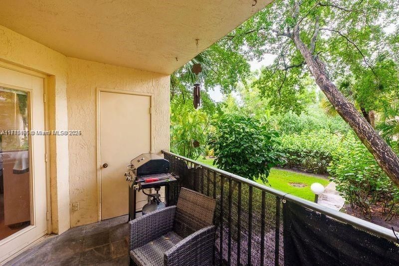 For Sale: $259,000 (2 beds, 2 baths, 1024 Square Feet)