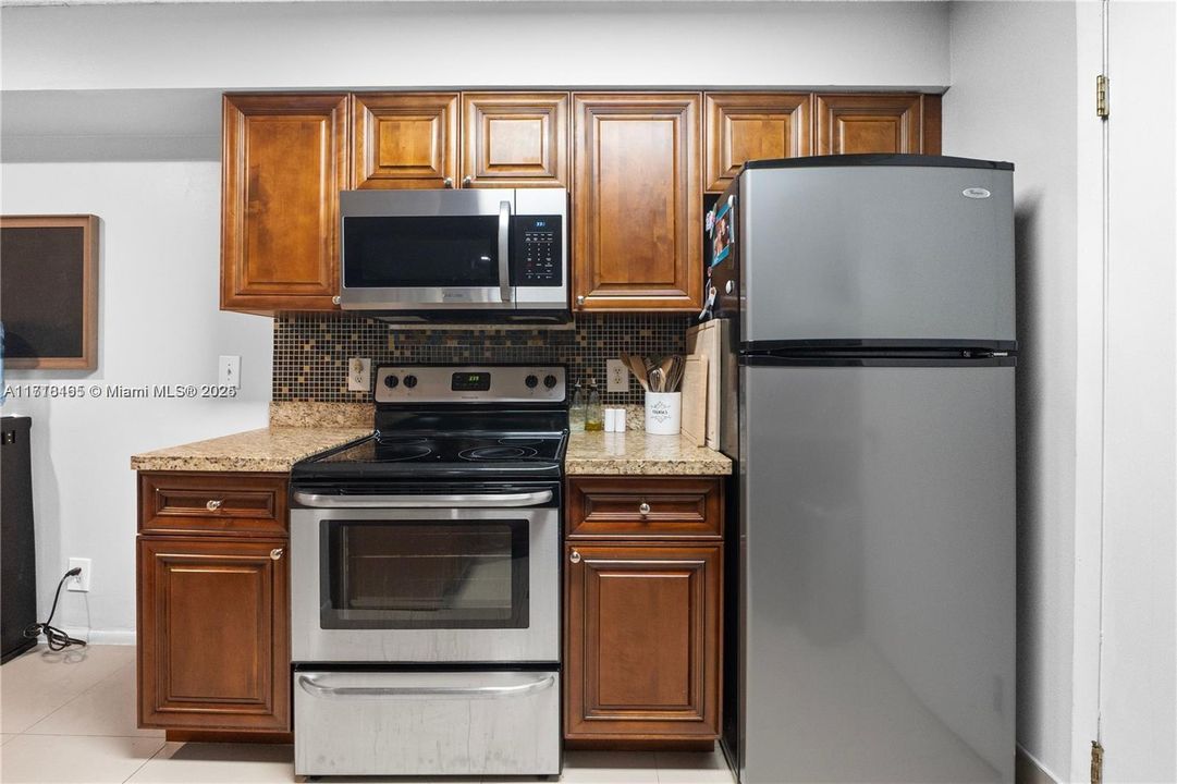 For Sale: $259,000 (2 beds, 2 baths, 1024 Square Feet)