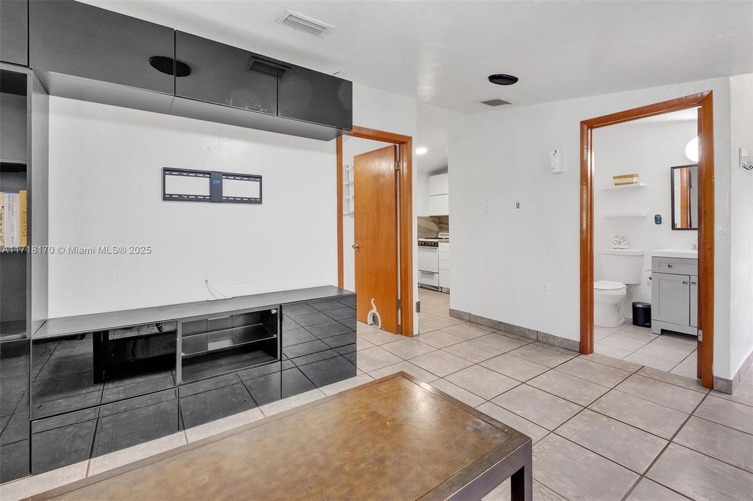 Guest Quarters living room