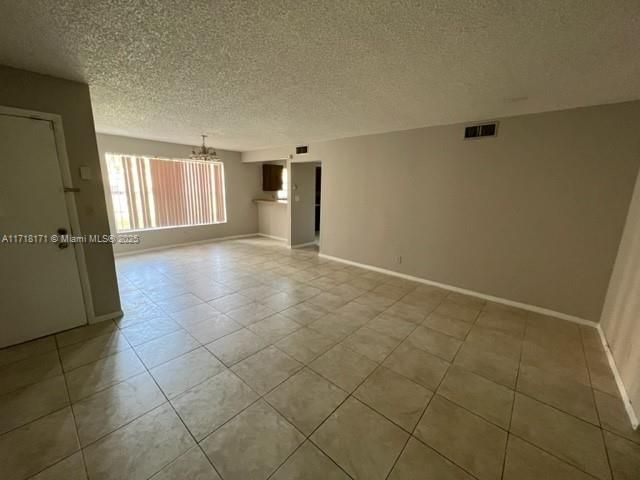 For Rent: $1,650 (2 beds, 1 baths, 812 Square Feet)