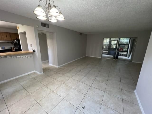 For Rent: $1,650 (2 beds, 1 baths, 812 Square Feet)