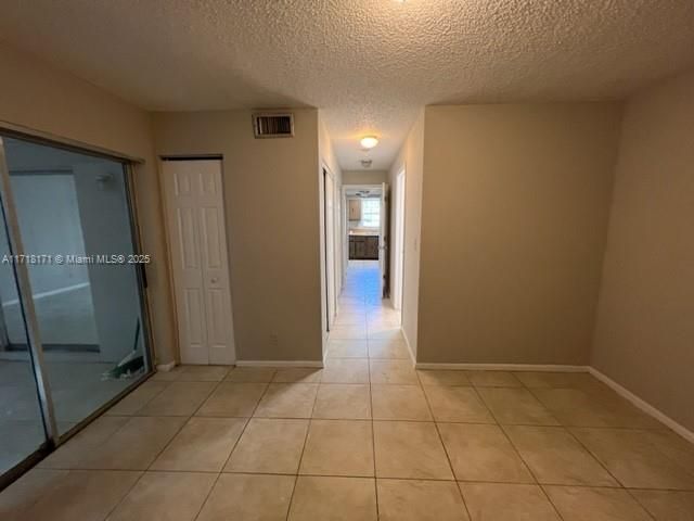 For Rent: $1,650 (2 beds, 1 baths, 812 Square Feet)