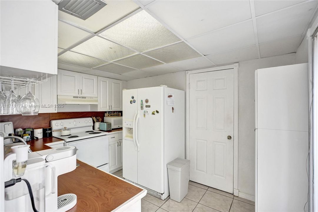 For Sale: $390,000 (2 beds, 1 baths, 1085 Square Feet)