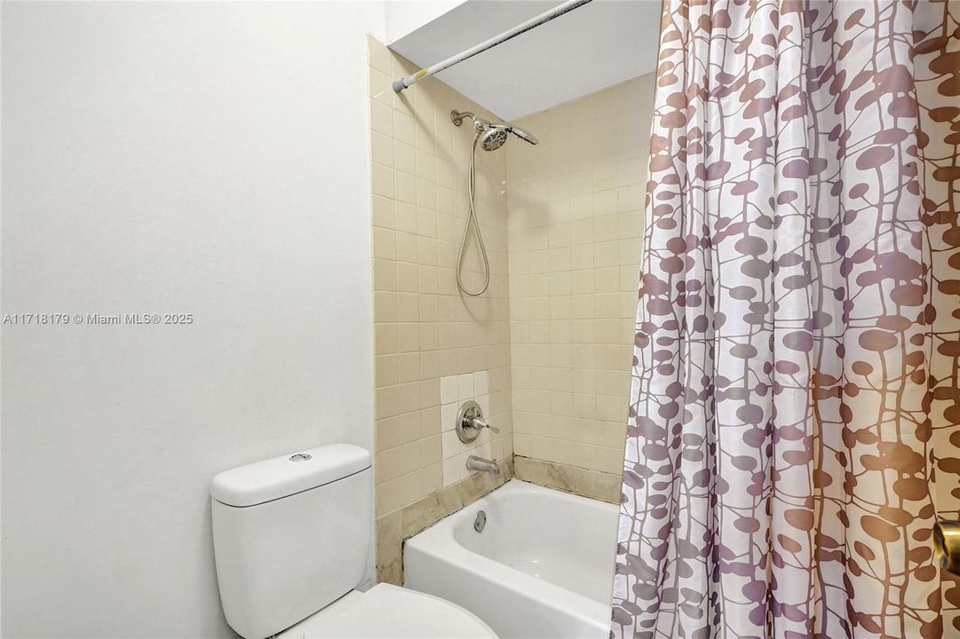 For Sale: $390,000 (2 beds, 1 baths, 1085 Square Feet)