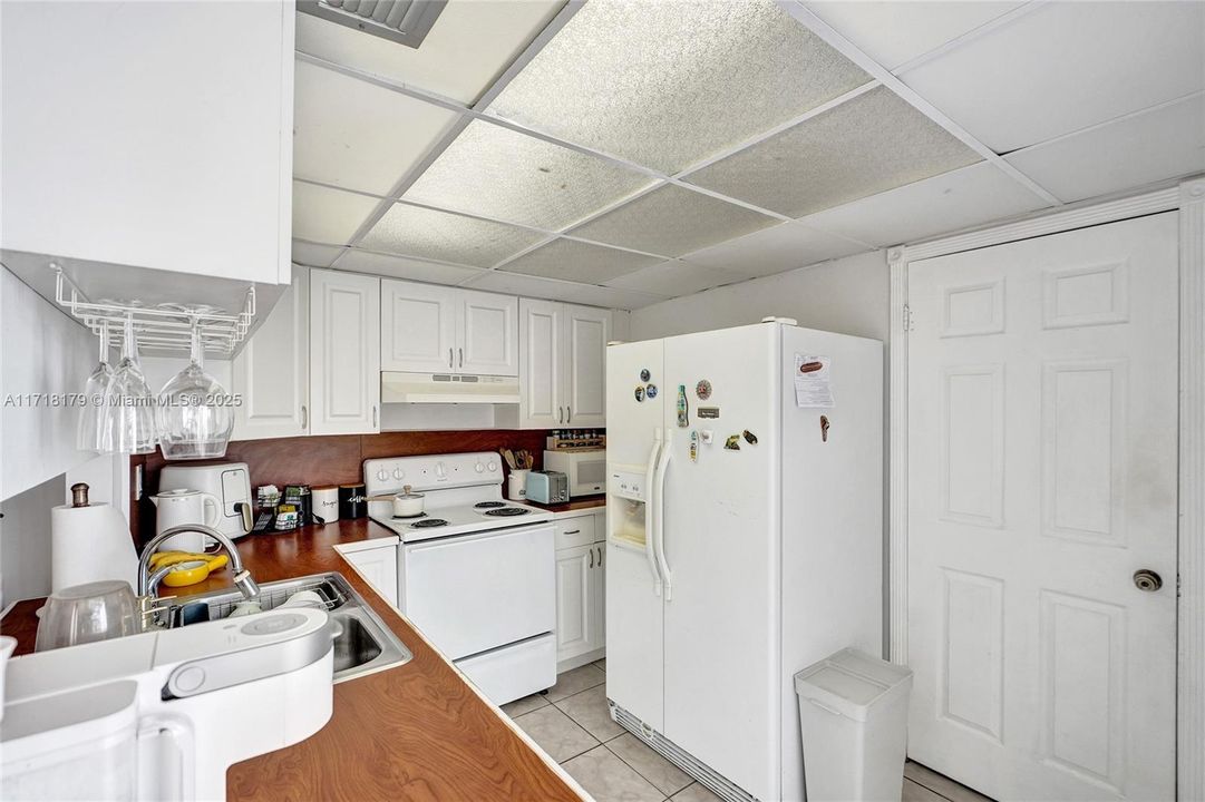 For Sale: $390,000 (2 beds, 1 baths, 1085 Square Feet)