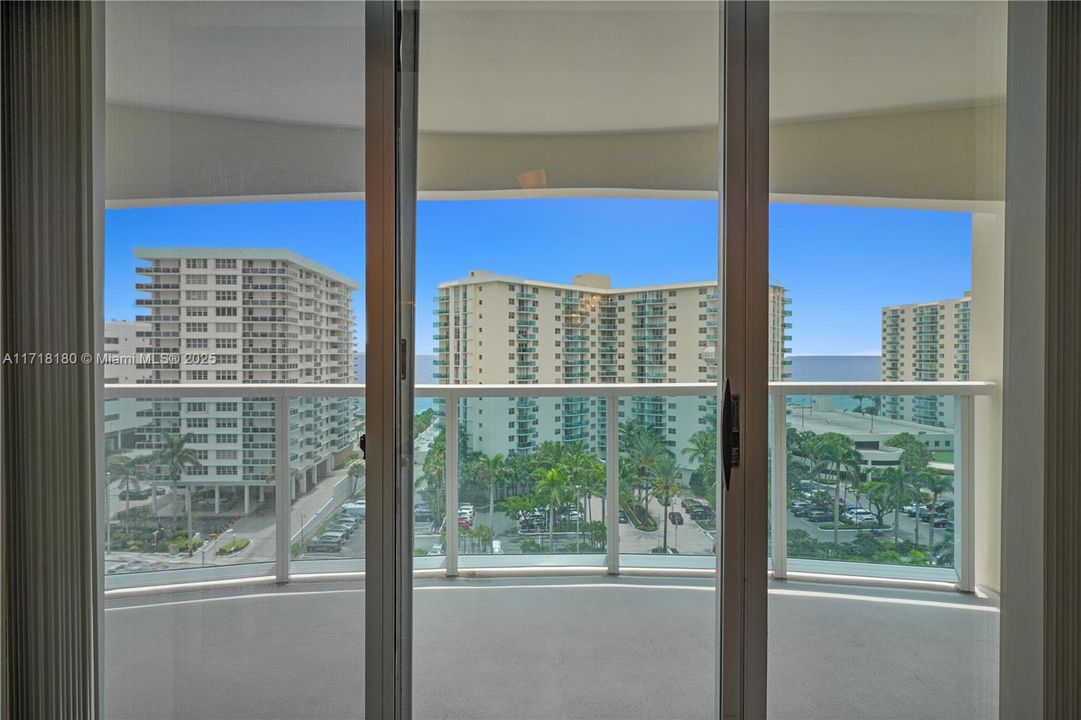 For Sale: $395,000 (2 beds, 2 baths, 1291 Square Feet)