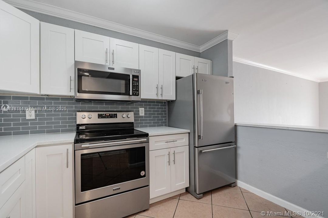 For Rent: $2,100 (2 beds, 2 baths, 775 Square Feet)