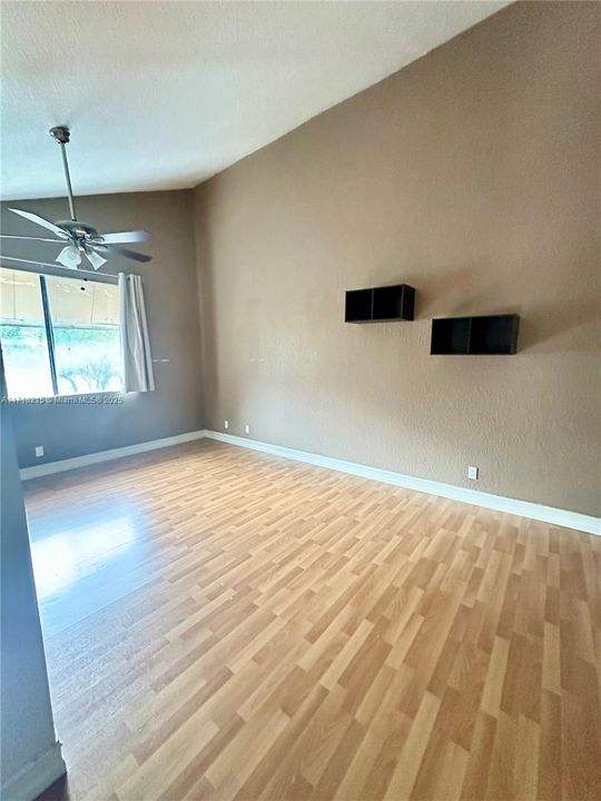 For Rent: $3,000 (3 beds, 2 baths, 1512 Square Feet)