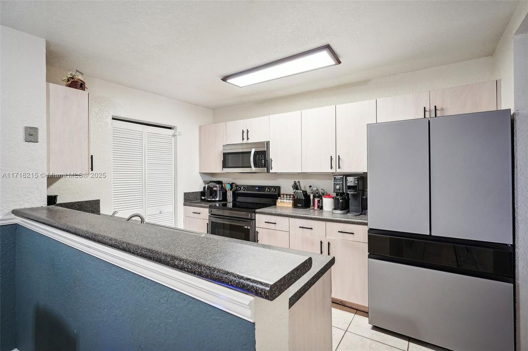 For Rent: $3,000 (3 beds, 2 baths, 1512 Square Feet)