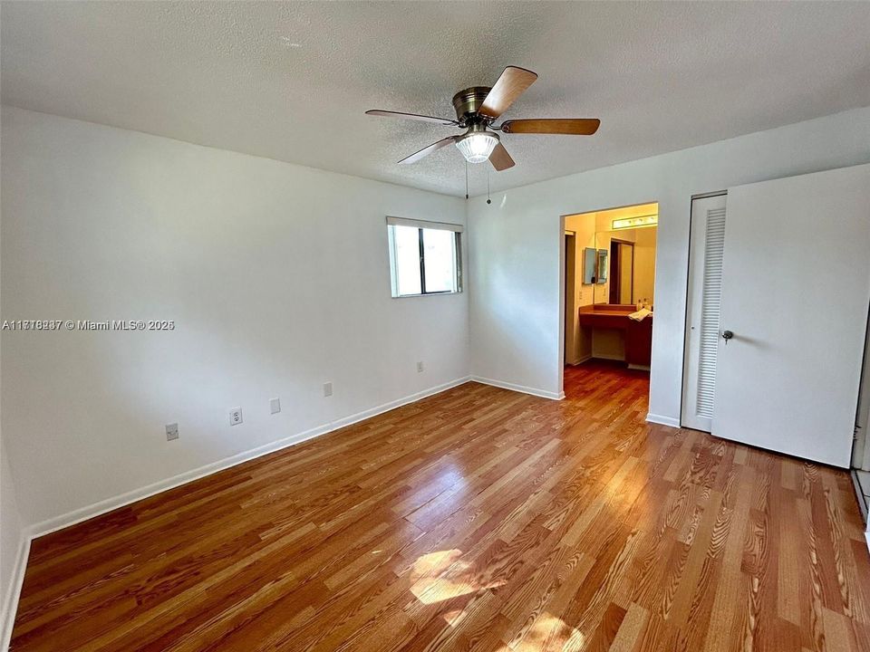 For Rent: $2,195 (2 beds, 2 baths, 870 Square Feet)