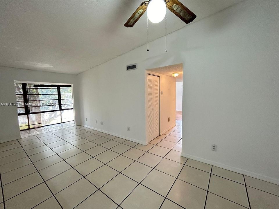 For Rent: $2,195 (2 beds, 2 baths, 870 Square Feet)