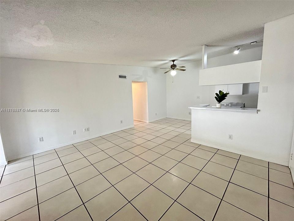 For Rent: $2,195 (2 beds, 2 baths, 870 Square Feet)