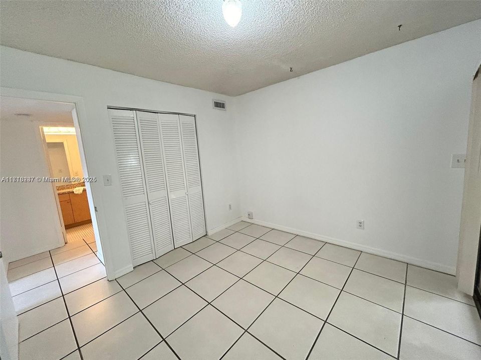 For Rent: $2,195 (2 beds, 2 baths, 870 Square Feet)