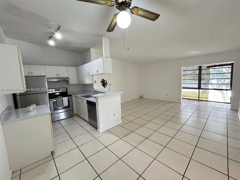 For Rent: $2,195 (2 beds, 2 baths, 870 Square Feet)