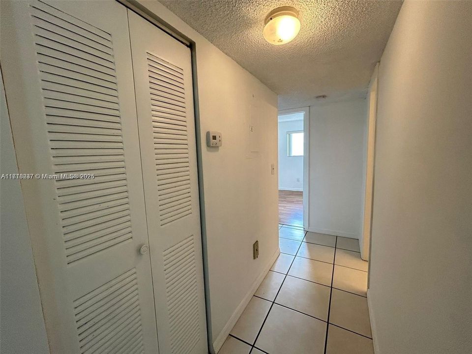 For Rent: $2,195 (2 beds, 2 baths, 870 Square Feet)