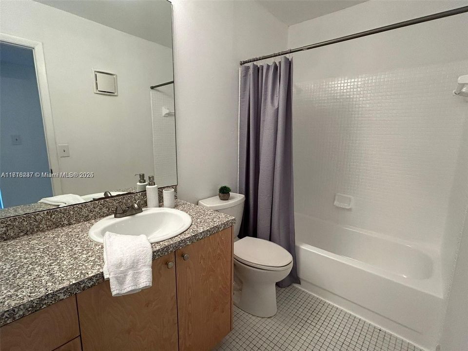 For Rent: $2,195 (2 beds, 2 baths, 870 Square Feet)