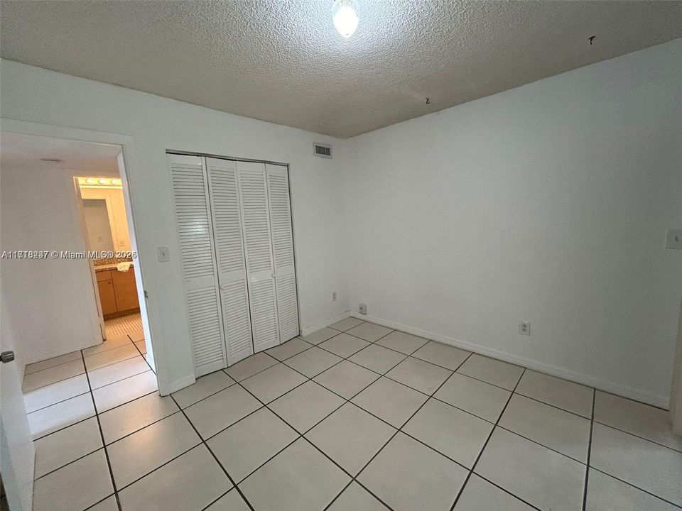 For Rent: $2,195 (2 beds, 2 baths, 870 Square Feet)