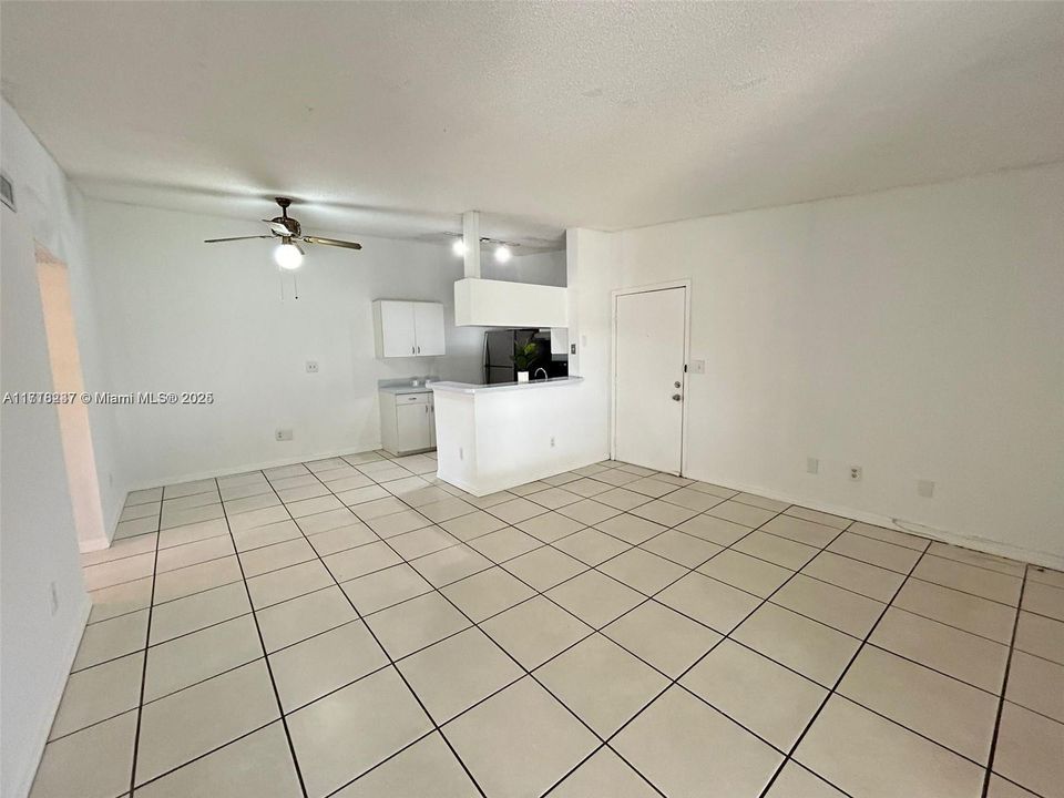 For Rent: $2,195 (2 beds, 2 baths, 870 Square Feet)