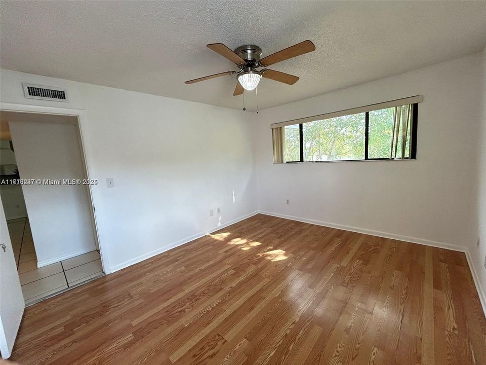 For Rent: $2,195 (2 beds, 2 baths, 870 Square Feet)