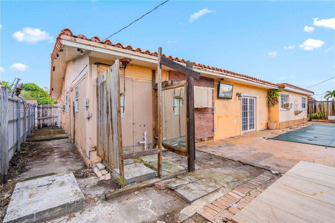 For Sale: $574,900 (3 beds, 2 baths, 2751 Square Feet)