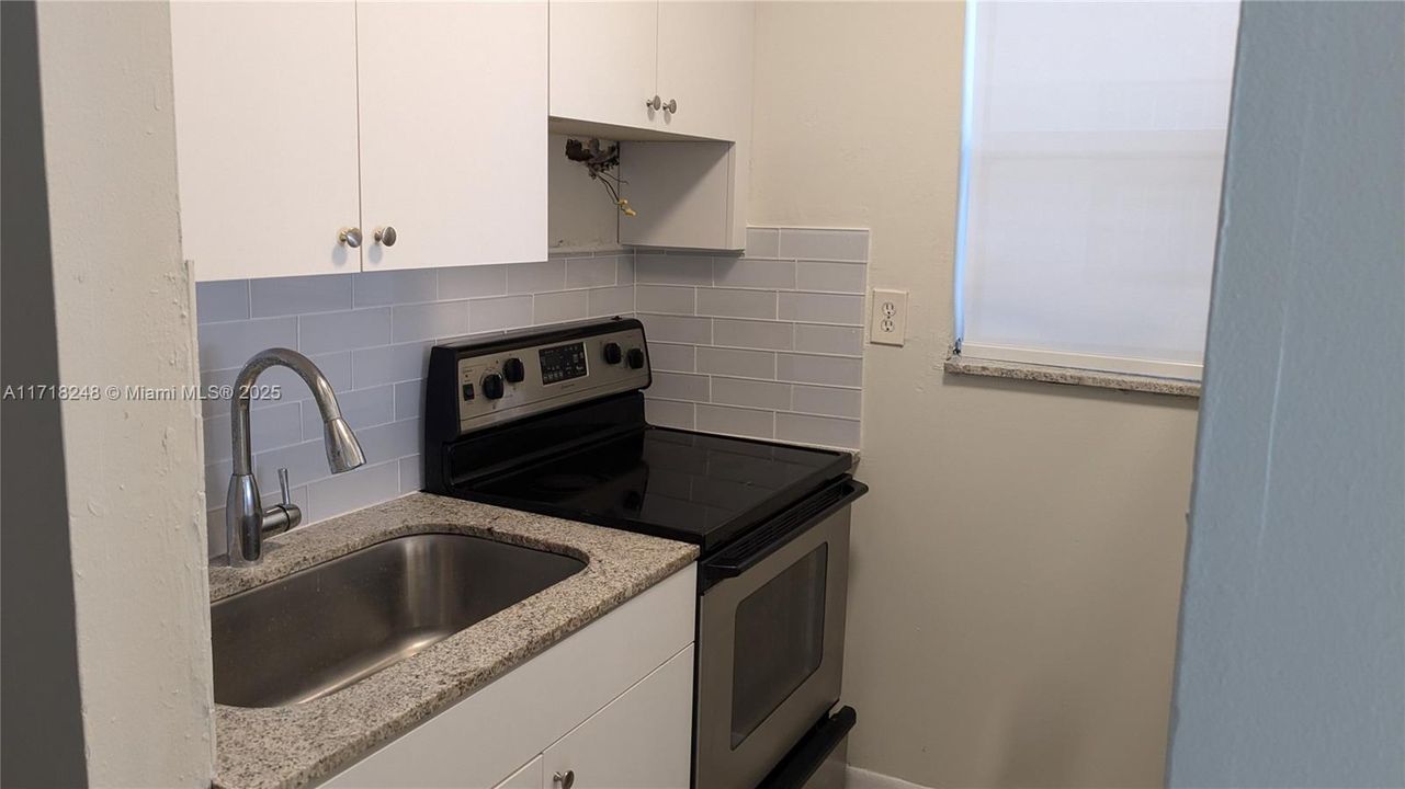 For Rent: $2,100 (1 beds, 1 baths, 570 Square Feet)