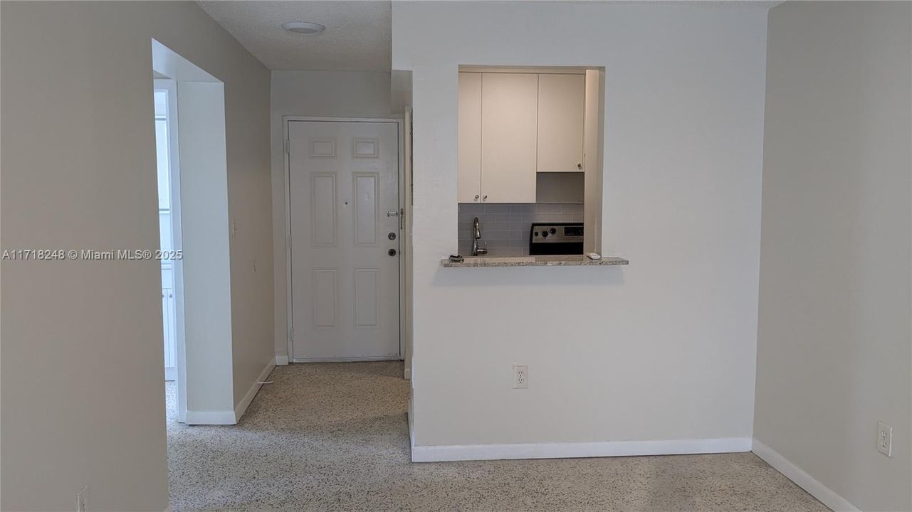 For Rent: $2,100 (1 beds, 1 baths, 570 Square Feet)