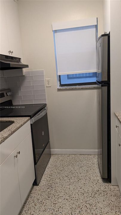 For Rent: $2,100 (1 beds, 1 baths, 570 Square Feet)