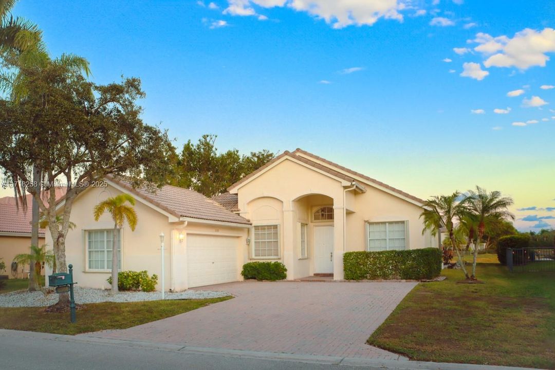 For Sale: $820,000 (3 beds, 2 baths, 1977 Square Feet)