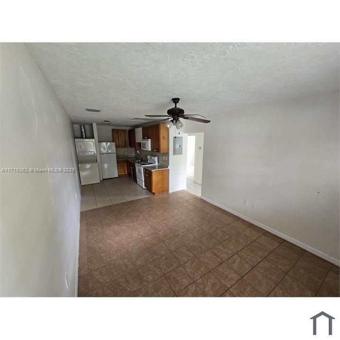 For Rent: $2,200 (2 beds, 1 baths, 600 Square Feet)