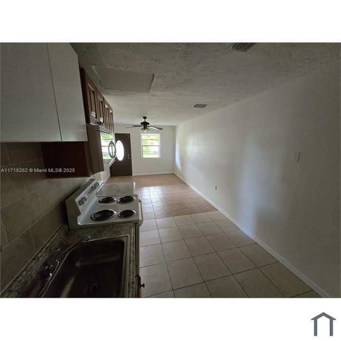 For Rent: $2,200 (2 beds, 1 baths, 600 Square Feet)