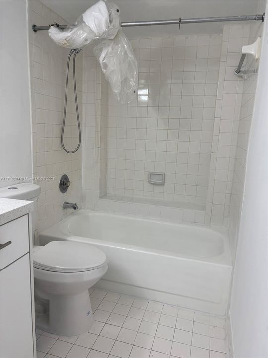 For Rent: $1,900 (1 beds, 1 baths, 810 Square Feet)