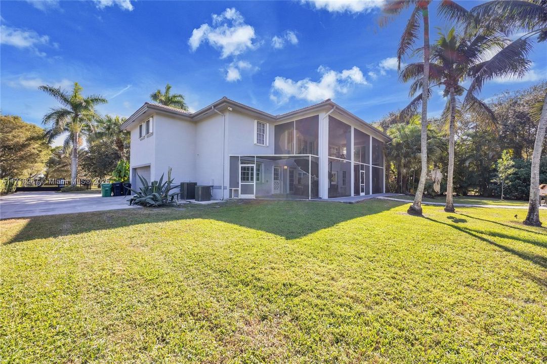 最近售出: $1,250,000 (4 贝兹, 5 浴室, 4698 平方英尺)