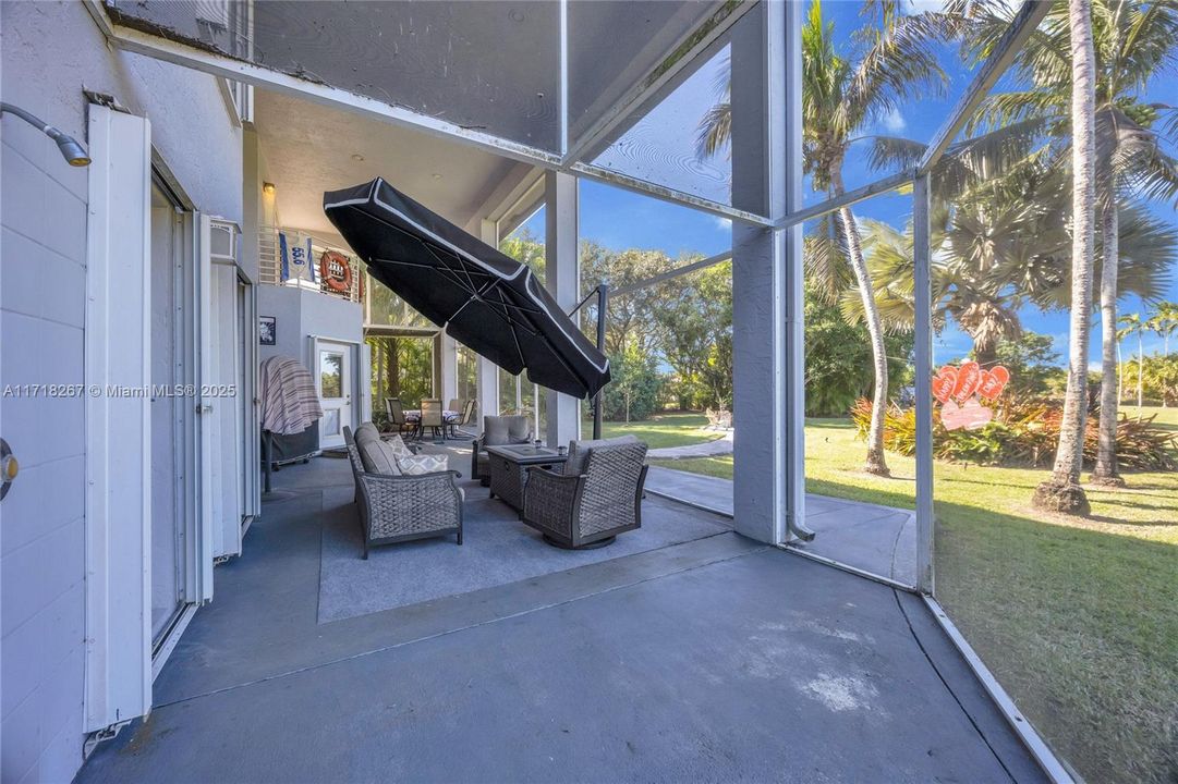 最近售出: $1,250,000 (4 贝兹, 5 浴室, 4698 平方英尺)