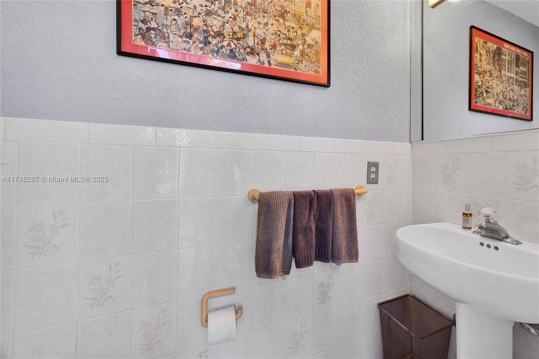 最近售出: $1,250,000 (4 贝兹, 5 浴室, 4698 平方英尺)