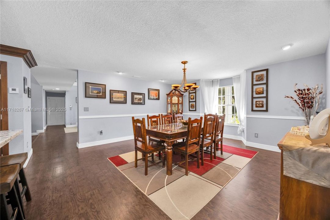 最近售出: $1,250,000 (4 贝兹, 5 浴室, 4698 平方英尺)