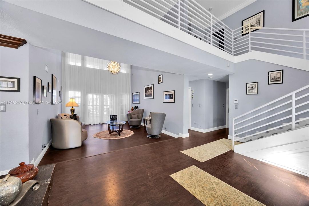 最近售出: $1,250,000 (4 贝兹, 5 浴室, 4698 平方英尺)