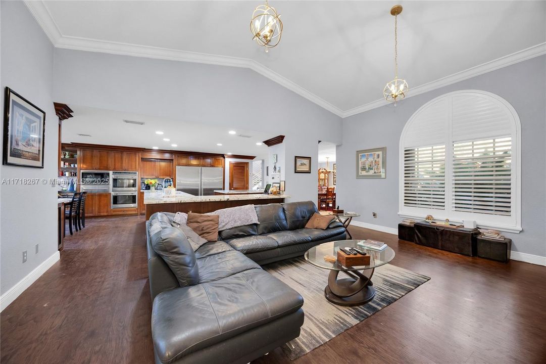 最近售出: $1,250,000 (4 贝兹, 5 浴室, 4698 平方英尺)