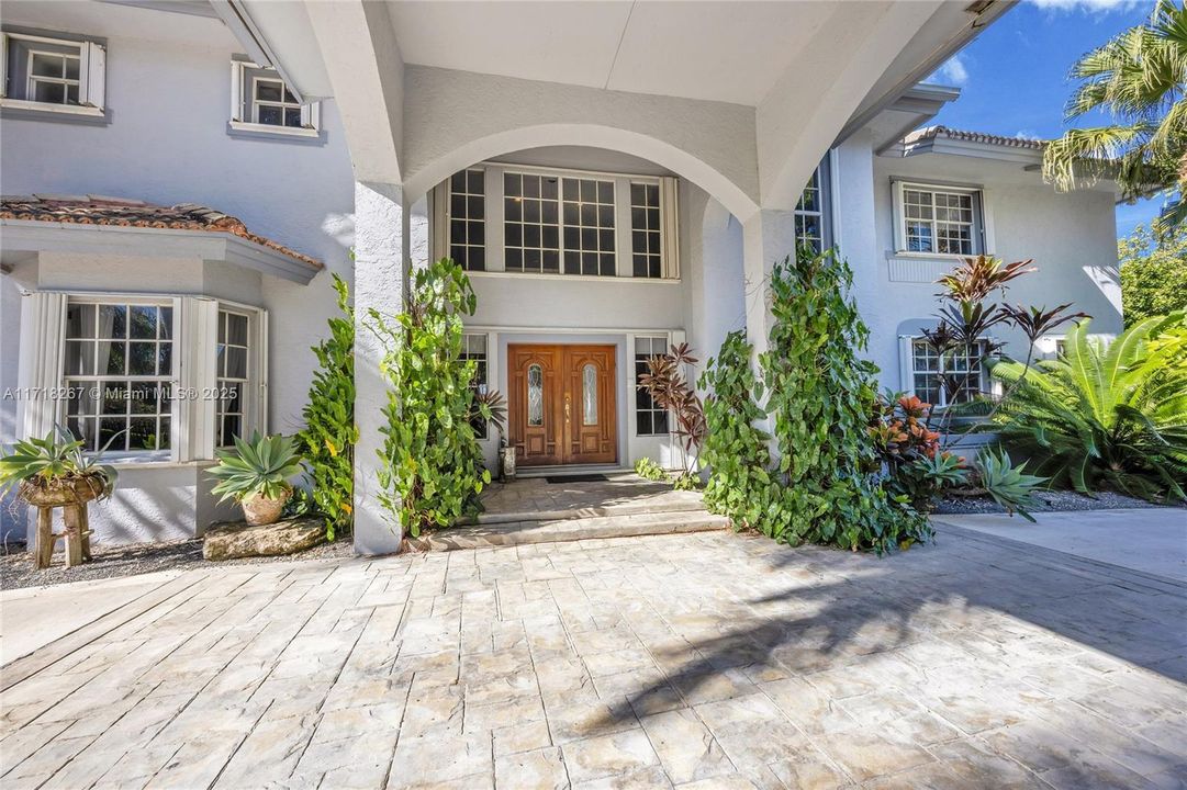 最近售出: $1,250,000 (4 贝兹, 5 浴室, 4698 平方英尺)