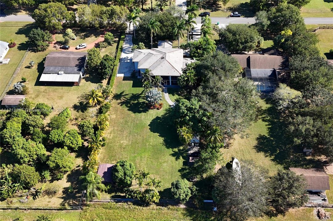 最近售出: $1,250,000 (4 贝兹, 5 浴室, 4698 平方英尺)